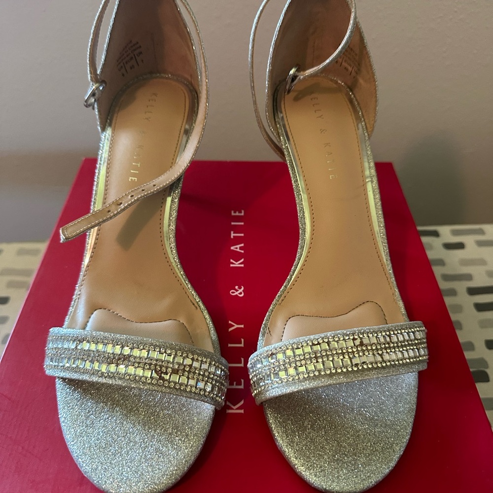 Kelly & Katie Silver Women's Sandals